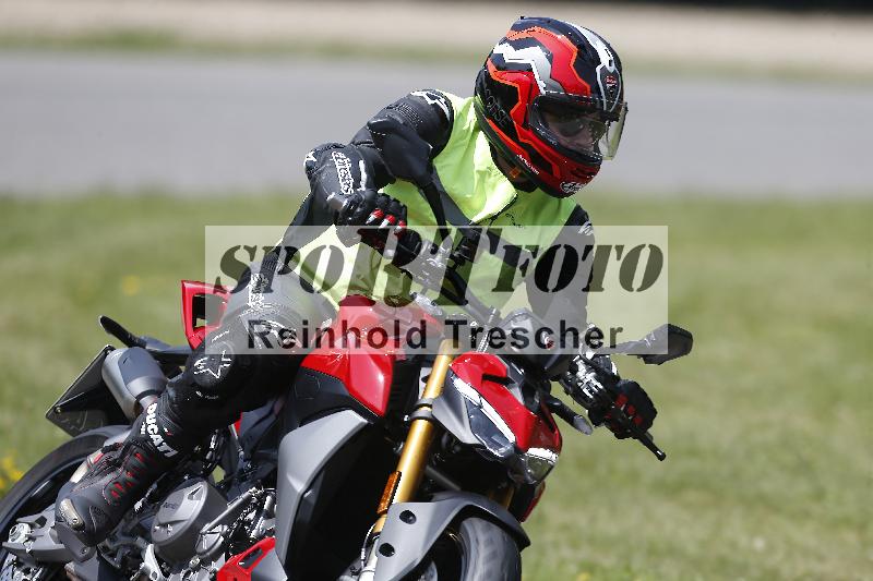 /27 12.06.2025 Ducati Schweiz Trackday Warmup  ADR/blau-bleu/ohne